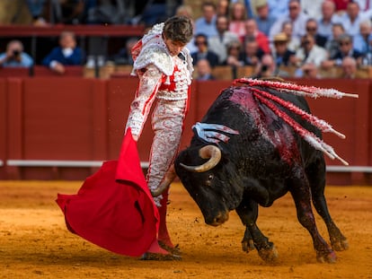 Sebastián Castella, durante la faena de muleta a su primer toro.