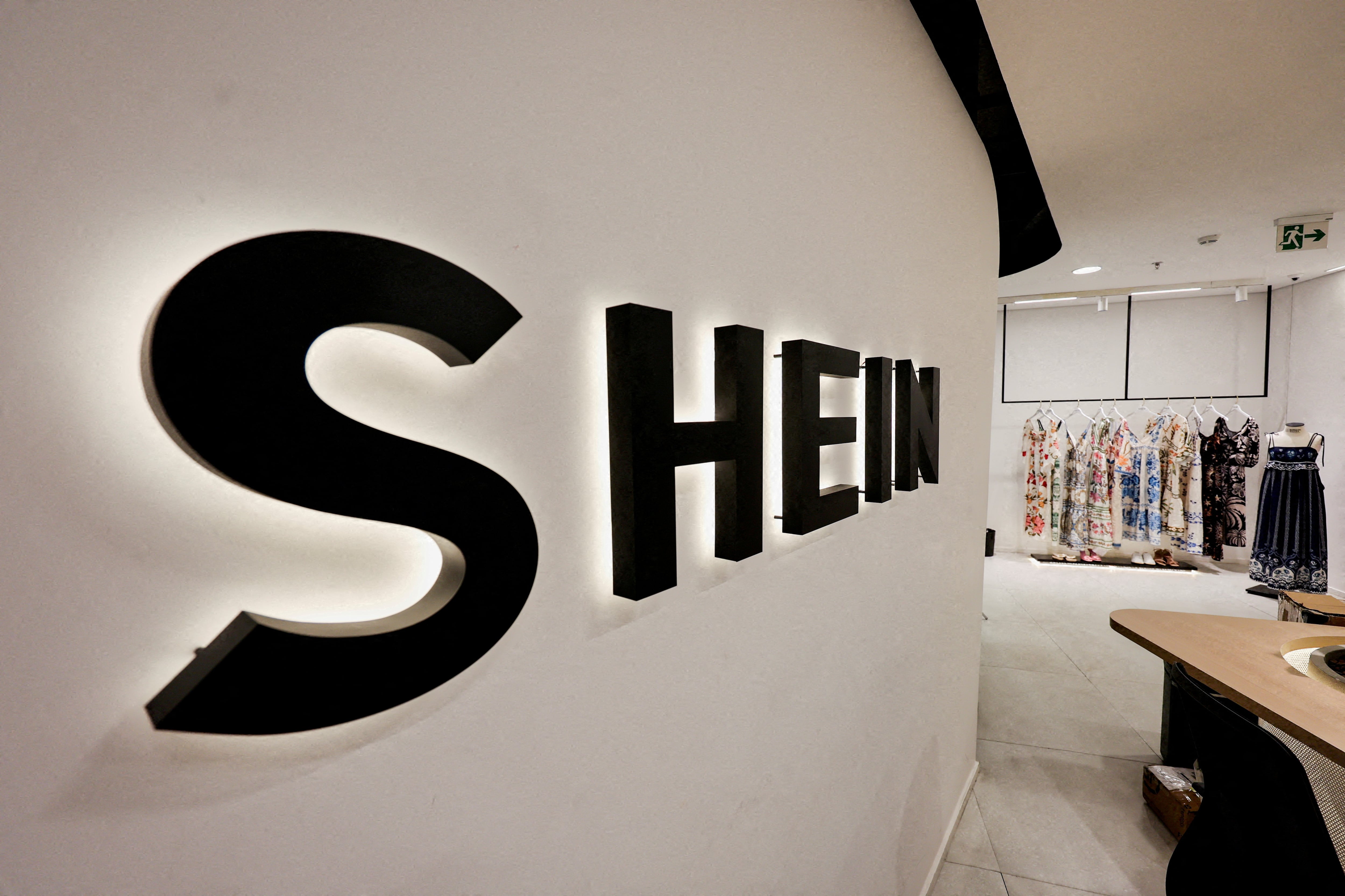 Shein explora compras o asociaciones con otras marcas para mantener su éxito en la moda
