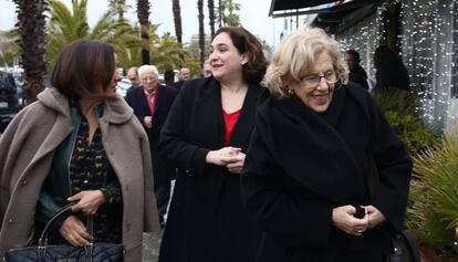 Colau y Carmena llegan al restaurante junto a Pepa Bueno