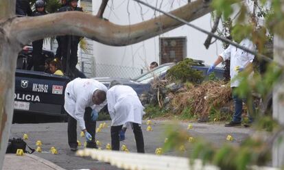 Los forenses tras un tiroteo en Ciudad de México. 