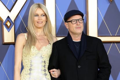 Claudia Schiffer y Matthew Vaughn en la 'premiere' de 'Argylle', celebrada el 24 de enero de 2024 en Londres.