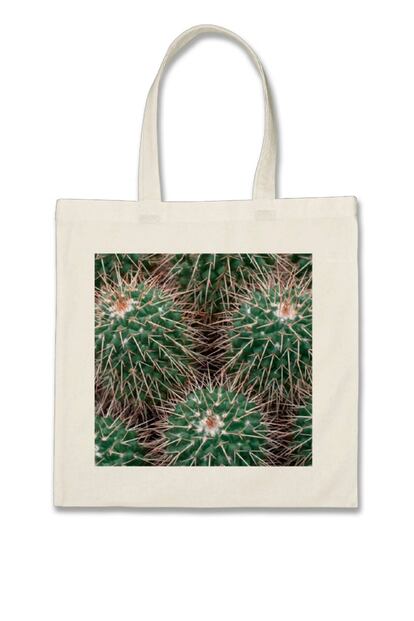 Bolsa de tela con fotografía de cactus. Es de Zazzle (9,95 euros).