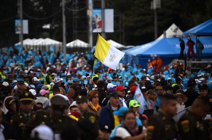 Una bandera vaticana durante la visita del Papa a Colombia, la semana pasada