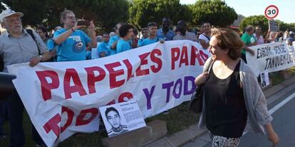 La alcaldesa de Barcelona, Ada Colau, participa en la manifestación contra los CIE celebrada el pasado sábado.