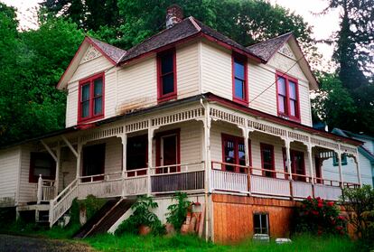 FILE - The house featured in the Steven Spielberg film "The Goonies" is viewed in Astoria, Ore., May 24, 2001. A man who was saved by a Coast Guard rescue swimmer at the mouth of the Columbia River on Friday, Feb. 3, 2023, as a massive wave overturned the yacht he was piloting turned out to be wanted by police for a bizarre incident in which he allegedly left a dead fish at the Astoria home. AP Photo/Stepanie Firth, File)