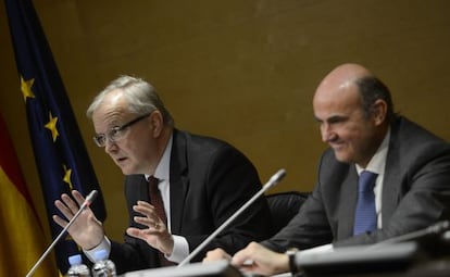 EU economic affairs commissioner Olli Rehn at a news conference in Madrid last month with Spanish Economy Minister Luis de Guindos.