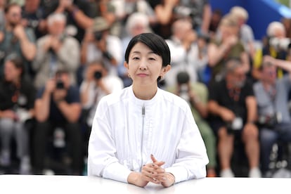 La directora Chie Hayakawa posa durante el photocall de la película ‘Renoir’ en el Festival de Cannes 2025.