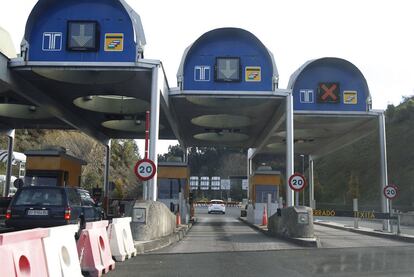 Imagen de las cabinas de peaje de los túneles de Artxanda, en la mañana de ayer.