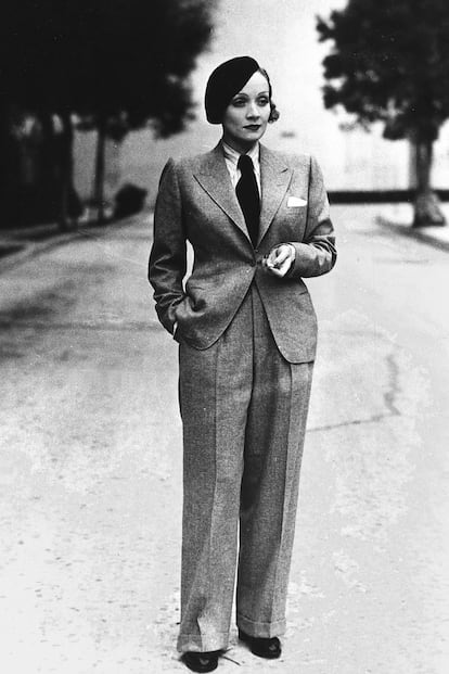 Sin embargo, Diane Keaton no fue la primera en lucir el look masculino, Marlene Dietrich lo hizo mucho antes.