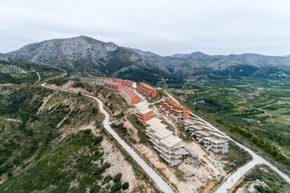 Unfinished complex in Pego, Alicante. Click to enlarge.