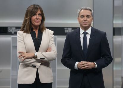 Los presentadores del debate, Ana Blanco y Vicente Vallés.