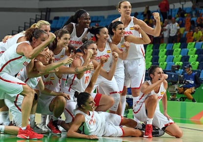 Las jugadoras espa&ntilde;ola celebran el pase a la final