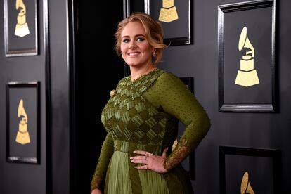 Adele en una de sus últimas apariciones sobre la alfombra roja: su llegada a los premios Grammy en 2017.