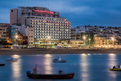 Fachada del hotel Cristina en la playa de Las Canteras, en Las Palmas de Gran Canaria.