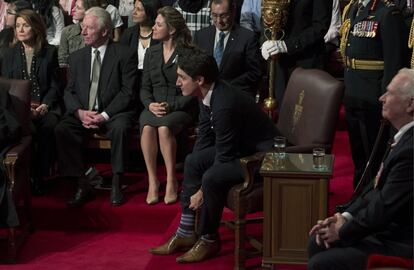 
<p>  Los calcetines de Trudeau han cobrado vida propia, se han escrito artículos analizando su por qué, se ha celebrado por mucho y observados por todos. </p><br>
<p>  En la imagen el primer ministro durante un discurso en la cámara del senado en el parlamento en Ottawa. </p>
