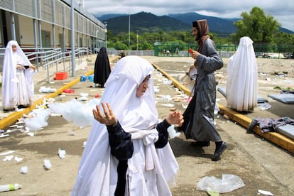 Integrantes de la secta judía Lev Tahor protestan en la estación migratoria donde se encontraban recluidos en el Estado de Chiapas.