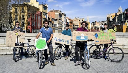 Roger Pallàs, Lucas Barrero, Mar Truc, Núria Salmerón i Ander Congil (d'esq. a dreta.) són els 5 membres que van iniciar el moviment Fridays For Furture a Espanya.