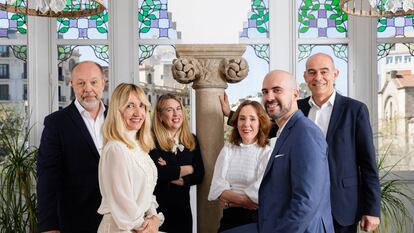 Silvia Alsina, CEO de Roman, junto a Xavier Ribó, Marian Marco, Sonia Doménech y Jordi Sacristán, socios de Roman, y Pablo Gallego, socio y director general de Roman Digital.