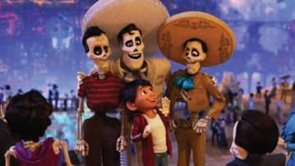 Miguel, el protagonista de 'Coco', en el mundo de los muertos.