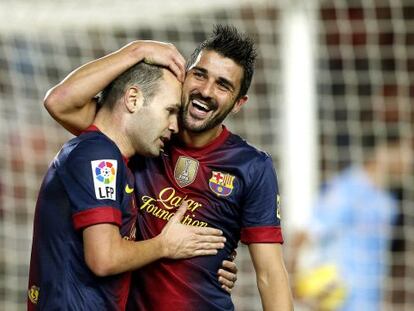 Villa e Iniesta festejan un gol del Barça.