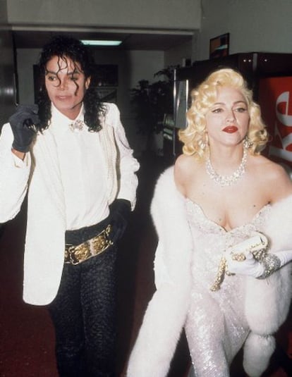 En la entrega de los premios Oscar de 1991 Madonna sorprendió a todos al elegir como pareja al rey del pop Michael Jackson. Ella decidió apostar por un 'look' a lo Marilyn Monroe. Ambas estrellas del pop comenzaron a cimentar su fama mundial en los primeros años de la década de los ochenta y para los noventa entablaron una incipiente amistad. Se admiraban mutuamente pero nunca lograron afianzar la relación, como tampoco nunca unieron sus voces.