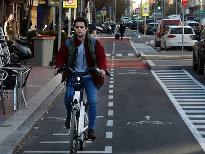 El carril bici de la calle de Santa Engracia de Madrid. 