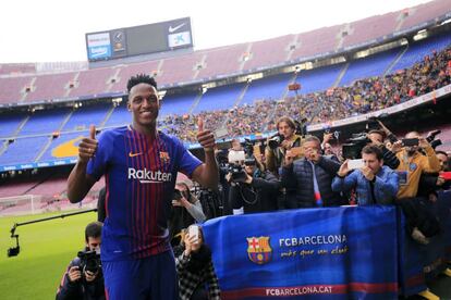 Yerry Mina, en el Camp Nou.