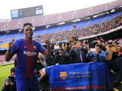 Yerry Mina, en el Camp Nou.