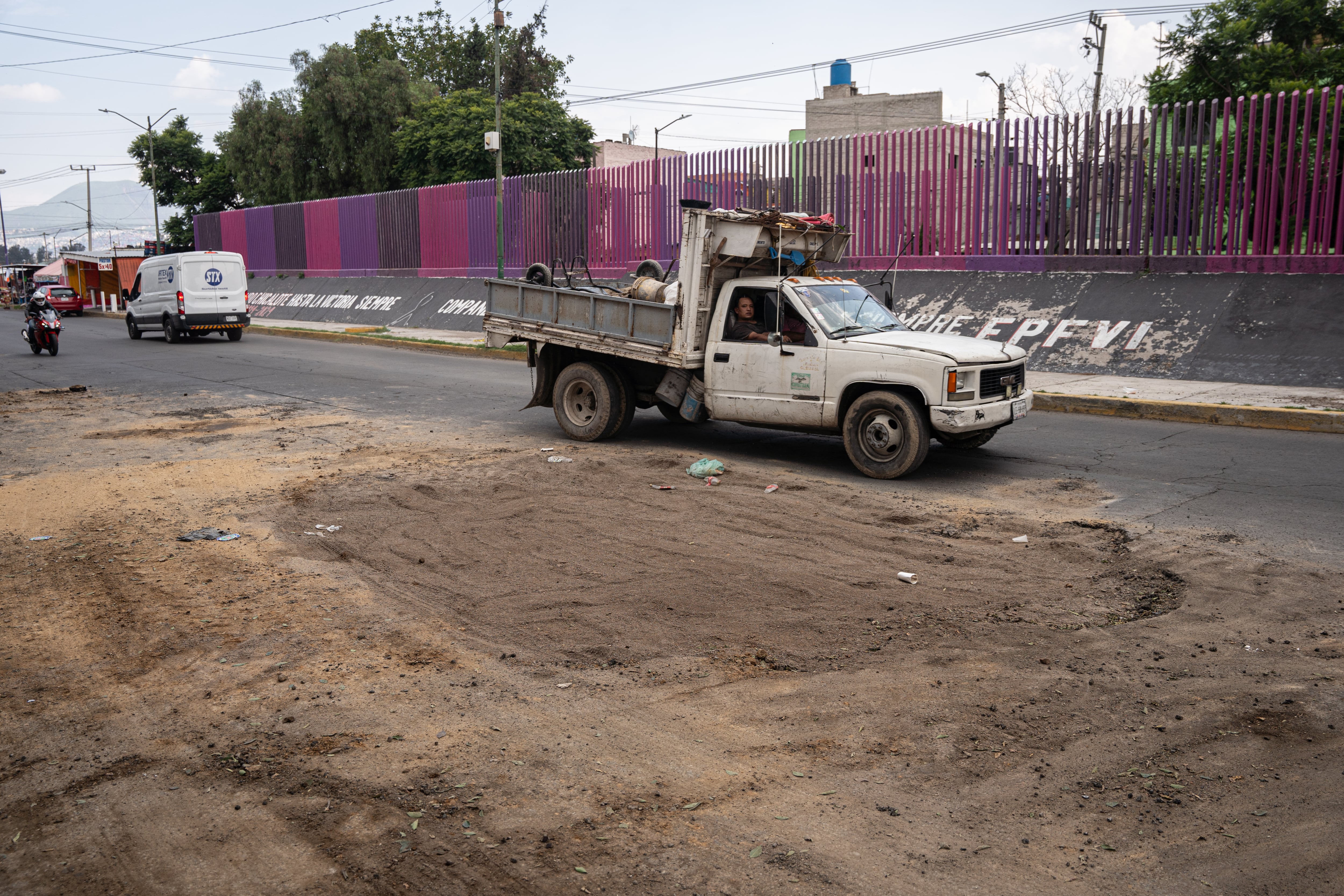 Bache en Av. Prol. Plutarco Elías Calles, el 13 de agosto del 2025.