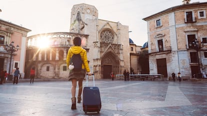 El próximo año el turismo crecerá, pero con un cambio de visitantes. Se esperan menos visitantes europeos y un aumento de los nacionales que deciden viajar por España.
