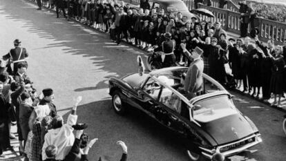 En 1968, seis años después de sufrir un atentado a bordo de un Tiburón, De Gaulle seguía utilizando este coche para sus paseos entre las masas.