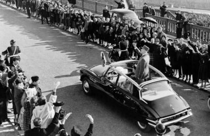 En 1968, seis años después de sufrir un atentado a bordo de un Tiburón, De Gaulle seguía utilizando este coche para sus paseos entre las masas.