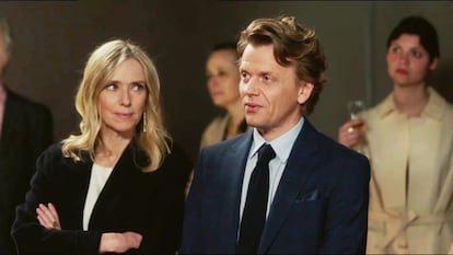 Alex Lutz y Léa Drucker, en 'El cuadro robado'.