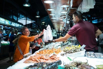 Venta de pescado en la Boqueria