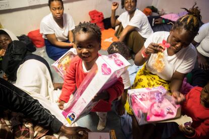 Algunos de los niños que viajaban en el Aquarius'.