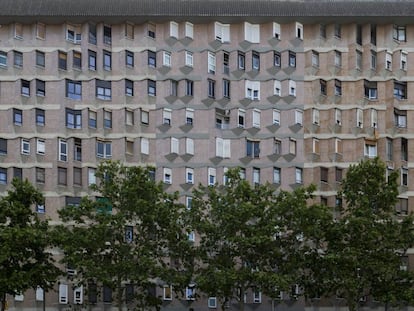 L'Edifici Meridiana o Casa Meridiana, a Barcelona, obra d'Oriol Bohigas.