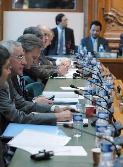 Delegados durante el consejo anual de la OCDE que se celebra en París, Francia