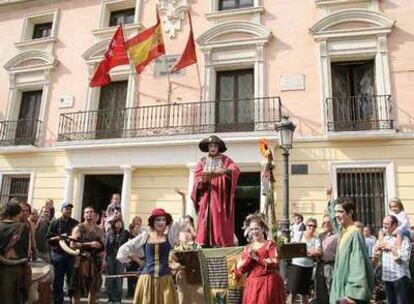 Durante la Semana Cervantina, las calles de Alcalá de Henares se llenan de teatro.