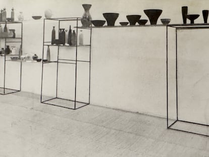 Imagen de la exposición '3 Ceramistas' en el Ateneo de Madrid en 1957. Se mostraban obras de cerámica de Jacqueline Canivet, José Luis Sánchez y Arcadio Blasco.