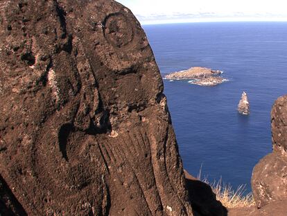 Historias de moai tumbados y playas sin palmeras en Pascua (y de una alcaldesa con más genio que un guerrero maorí)