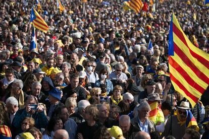 Ambiente entre los asistentes al primer acto multitudinario del denominado Consell de la República, en Perpiñán (Francia).