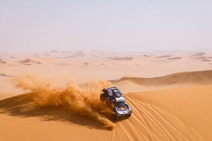 Carlos Sainz y Lucas Cruz, durante la carrera.