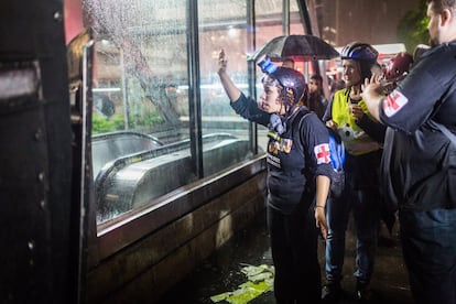 O metrô da Consolação foi fechado pela polícia depois que parte dos manifestantes tentaram pular as catracas. Nem os socorristas do GAPP puderam entrar na estação.