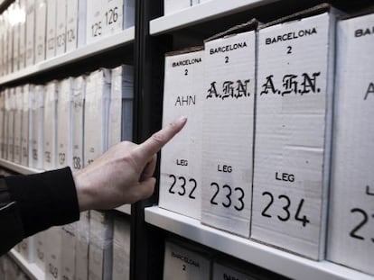 Cajas con documentos traídos de Salamanca, una vez depositadas en el ANC.