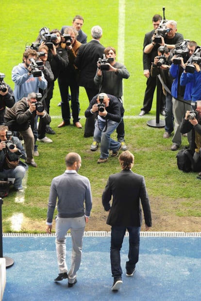 Guardiola y Pochettino, ayer en el estadio del Espanyol.