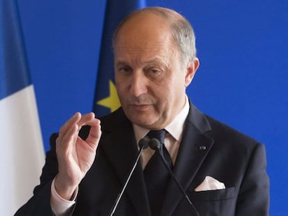 El ministro franc&eacute;s de Asuntos Exteriores, Laurent Fabius, comparece en una rueda de prensa en  hoy, martes 19 de febrero de 2013. 