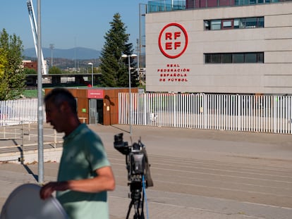 La Guardia Civil registró el jueves la sede de la Real Federación Española de Fútbol (RFEF) en Las Rozas por el 'caso Negreira'.