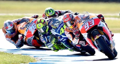 Márquez, con Rossi detrás, en la carrera del GP de Australia.