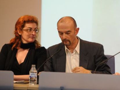 Pagazaurtundua, el moderador del debate, José Antonio Pérez, y Loza, ayer durante las jornadas.