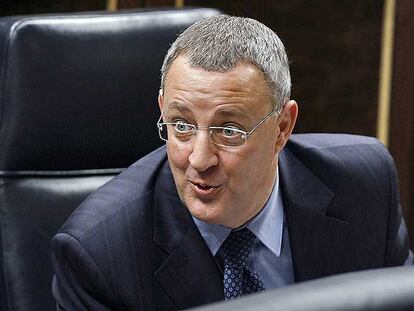 El ministro de Trabajo y Asuntos Sociales, Jesús Caldera, ayer en el Congreso de los Diputados.